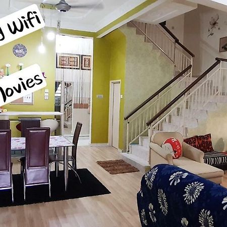 E&A Homestay Klia/ Sepang/ Nilai Εξωτερικό φωτογραφία